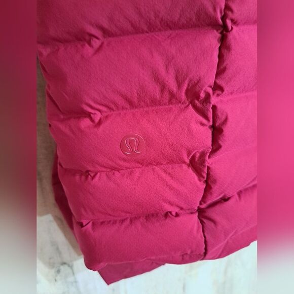 Lululemon Pack It Down Puffer Jacket in Pomegranate with carry bag - Picture 16 of 16